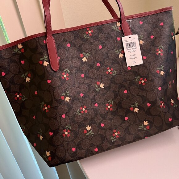 coach City Tote In Signature Canvas With Heart Petal Print c7616 - Picture 5 of 9